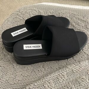 Steve madden chunky black sandals